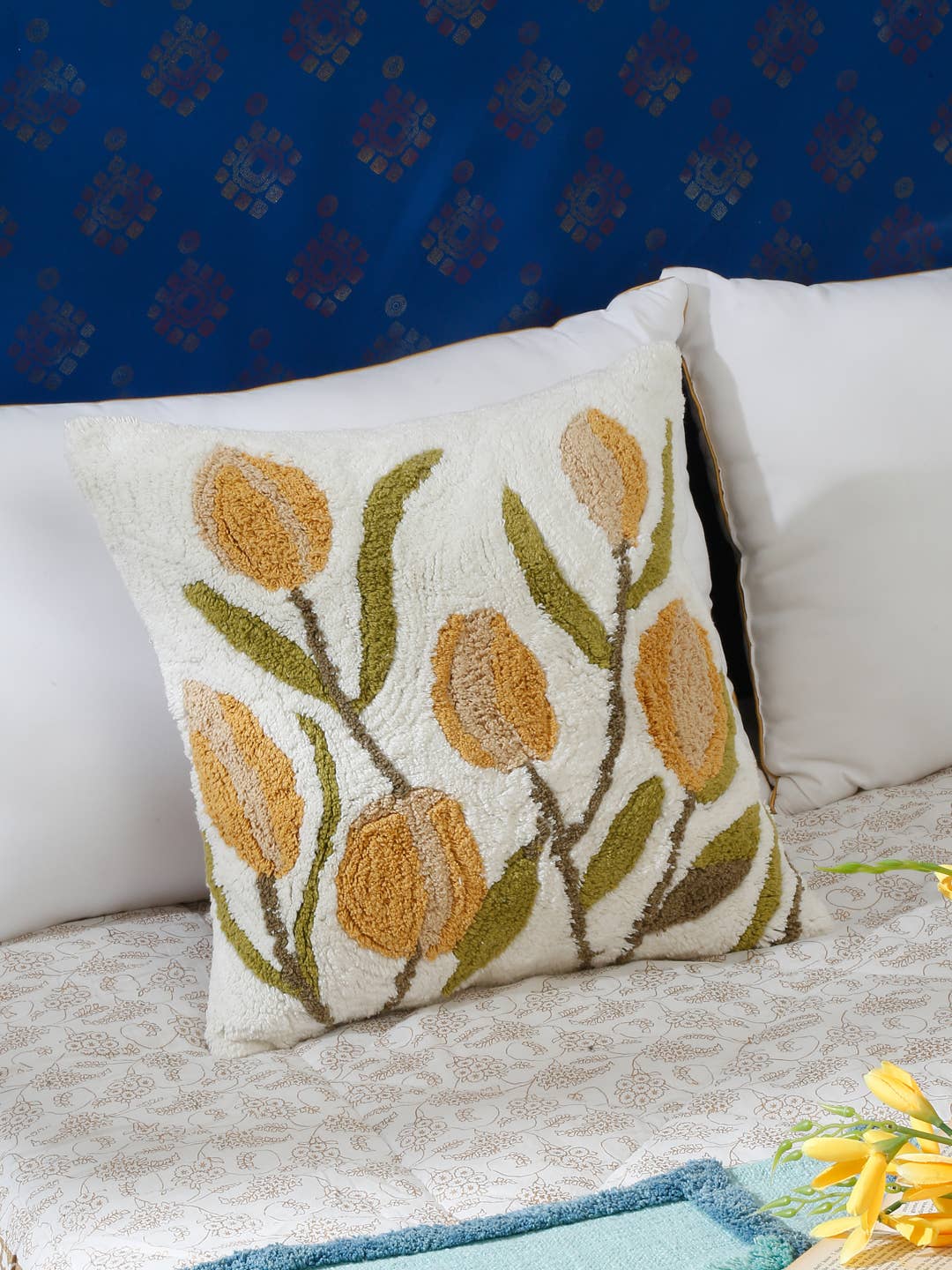 Hand-tufted Decorative Floral Throw Pillow