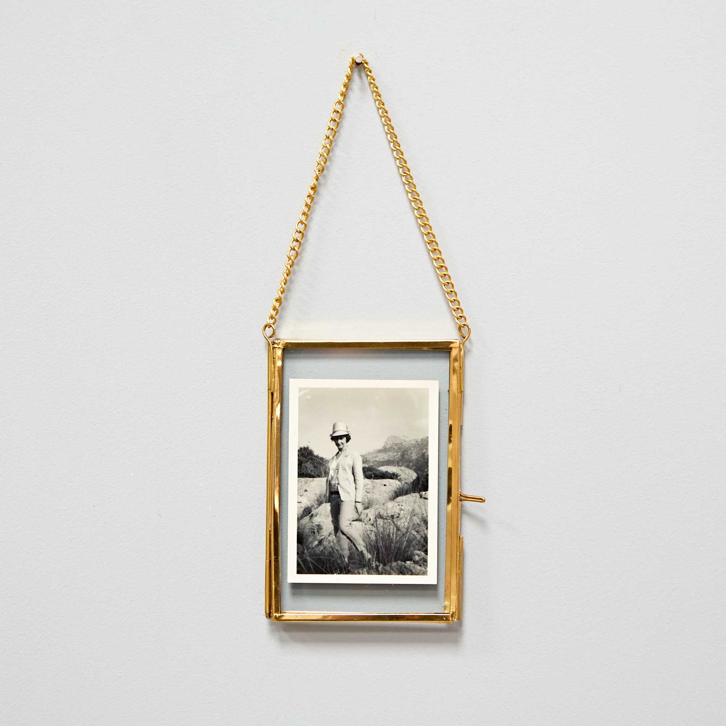 Dia Gold Antique Brass Glass Hanging Photo Frame