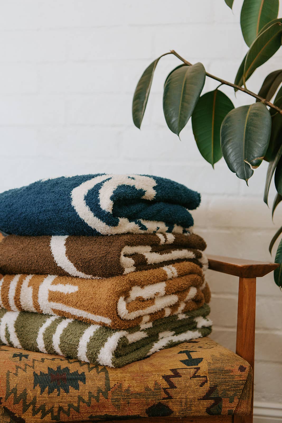 Howdy Plush Throw - Chocolate Brown