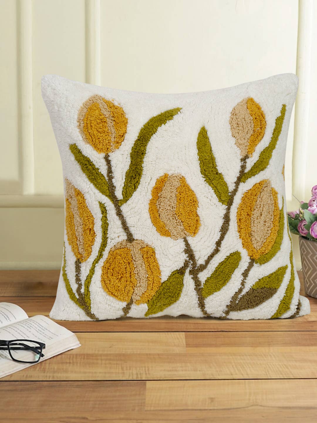 Hand-tufted Decorative Floral Throw Pillow