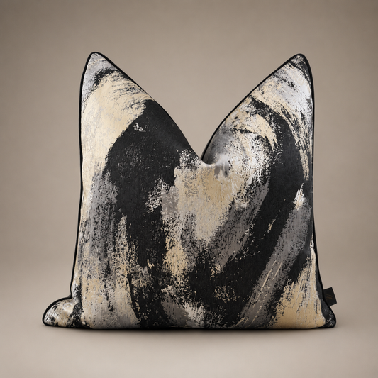 Noir Éclipse Pillow