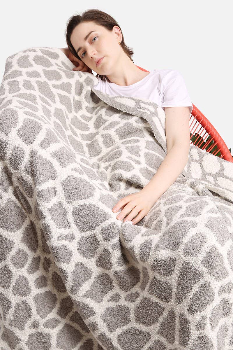 Giraffe Print Luxury Soft Throw Blanket